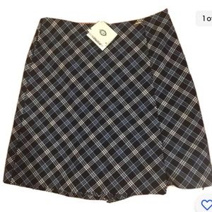 NWT St John Sport Marie plaid skort